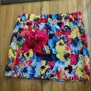 Attire floral skort